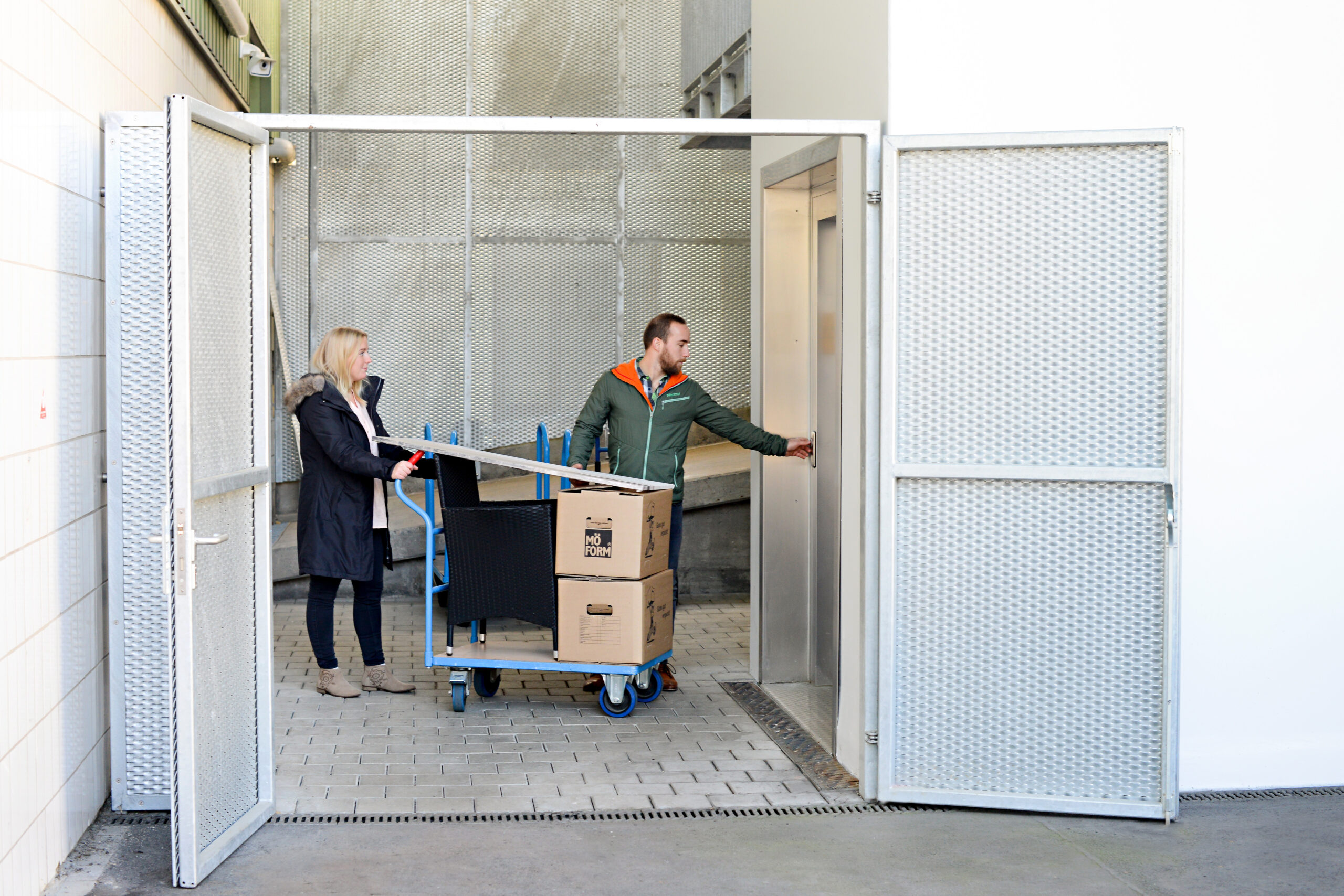 Sauberer und sicherer Lagerraum in einer modernen Selfstorage-Anlage.