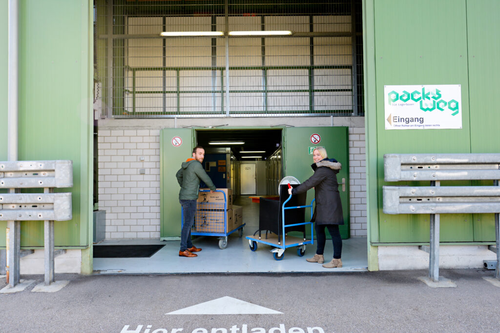 Sauberer und sicherer Lagerraum in einer modernen Selfstorage-Anlage.