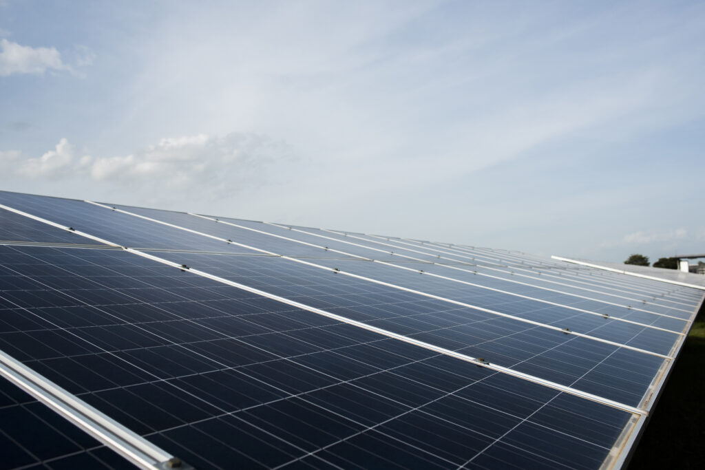 Photovoltaikanlage auf dem Dach der Packsweg Self Storage Anlage für nachhaltige Energieversorgung